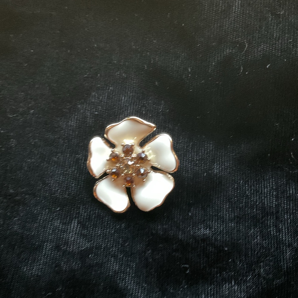 Banana Republic Elegant Floral Gold Toned Brooch - Picture 6 of 6